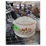 UNIVERSAL POTTERIES TUREEN UNIVERSAL POTTERIES TUREEN
