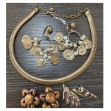 LOT OF JEWELRY LOT OF JEWELRY