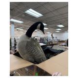 QTY 5 CANADA GEESE DECOYS & BLIND QTY 5 CANADA GEESE DECOYS & BLIND