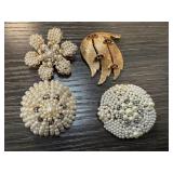 LOT OF VINTAGE BROOCHES LOT OF VINTAGE BROOCHES
