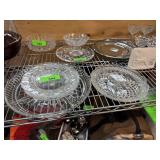 LOT OF MIXED GLASSWARE / DIVIDED DISH LOT OF MIXED GLASSWARE / DIVIDED DISH