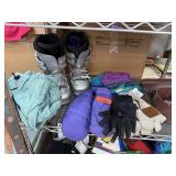 LOT OF MIXED SNOW CLOTHES / GLOVES
