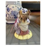 ROYAL ALBERT FIGURINE LADY MOUSE MADE A CURTSEY