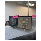 VINTAGE GENERAL ELECTRIC CLOCK RADIO