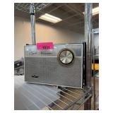 VINTAGE MONTGOMERY WARDS RADIO