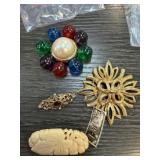 LOT OF 4 BROOCHES / PINS