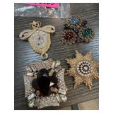 4PC BROOCH / PIN LOT