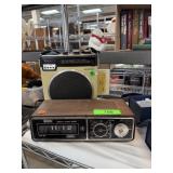 2PC LLOYDS RADIO / ECHO CLOCK RADIO 2PC LLOYDS RADIO / ECHO CLOCK RADIO