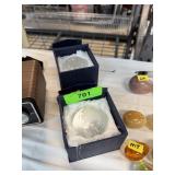 2PC CRYSTAL WORLD PAPERWEIGHTS 2PC CRYSTAL WORLD PAPERWEIGHTS