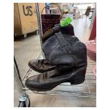 JUSTIN 8.5 EE PAIR OF COWBOY BOOTS JUSTIN 8.5 EE PAIR OF COWBOY BOOTS