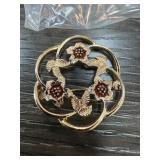 VINTAGE SARAH COVENTRY BROOCH / PIN VINTAGE SARAH COVENTRY BROOCH / PIN