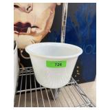 VINTAGE MILK GLASS MIXING BOWL NOTE VINTAGE MILK GLASS MIXING BOWL NOTE