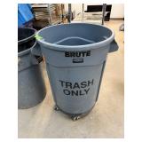 BRUTE ROLLING TRASH CAN BRUTE ROLLING TRASH CAN