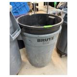 BRUTE TRASH CAN BRUTE TRASH CAN