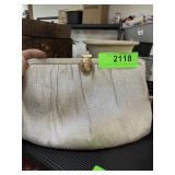 VINTAGE ANDE PORCELAIN CLASP HANDBAG PURSE GLOVES VINTAGE ANDE PORCELAIN CLASP HANDBAG PURSE GLOVES