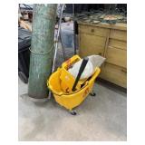 MOP BUCKET W NEW HEADS MOP BUCKET W NEW HEADS