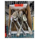 LOT OF MIXED VINTAGE & ANTIQUE FLATWARE LOT OF MIXED VINTAGE & ANTIQUE FLATWARE