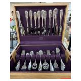 NICE ONEIDA COMMUNITY STAINLESS STEEL FLATWARE SET