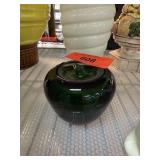 VTG GREEN HEAVY ART GLASS APPLE PAPERWEIGHT