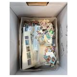 LARGE BOX OF MIXED STAMPS / MANY LOOSE