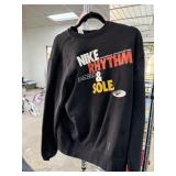 NIKE SWEATER & SLEEVELESS SHIRT NIKE SWEATER & SLEEVELESS SHIRT