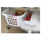 LOT OF MIXED HOUSEWARES / PILLOWS BULBS ETC LOT OF MIXED HOUSEWARES / PILLOWS BULBS ETC