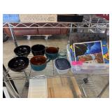 LOT OF MIXED KITCHEN / DECOR 2 SHELVES LOT OF MIXED KITCHEN / DECOR 2 SHELVES