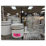 LOT OF MIXED GLASSWARE / CONTAINERS LOT OF MIXED GLASSWARE / CONTAINERS