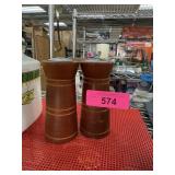 OLDE THOMPSON SALT PEPPER SHAKER MILLS OLDE THOMPSON SALT PEPPER SHAKER MILLS