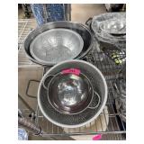 LOT OF COLLANDERS / MIXING BOWLS LOT OF COLLANDERS / MIXING BOWLS