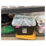 NICE TAHARI 96 X 92 COMFORTER W BLK & YELLOW TOTE NICE TAHARI 96 X 92 COMFORTER W BLK & YELLOW TOTE