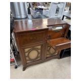 VINTAGE PHILCO RADIO / RECORD PLAYER VINTAGE PHILCO RADIO / RECORD PLAYER