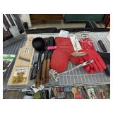 LOT OF MIXED KITCHEN UTEMSILS MOST NEW LOT OF MIXED KITCHEN UTEMSILS MOST NEW