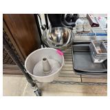 LOT OF MIXED KITCHEN PANS / ST STEEL BOWL LOT OF MIXED KITCHEN PANS / ST STEEL BOWL
