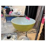 LARGE YELLOW PYREX MIXING BOWL LARGE YELLOW PYREX MIXING BOWL