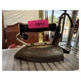 VINTAGE EARLY ELECTRIC CLOTHES IRON NOTE VINTAGE EARLY ELECTRIC CLOTHES IRON NOTE