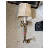 VINTAGE BRASS WALL MOUNT LAMP