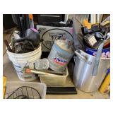LARGE LOT OF MIX GARAGE / TOOLS / GAS CAN MORE