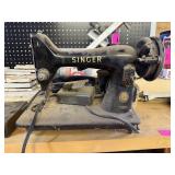 VINTAGE SINGER SEWIING MACHINE 99K