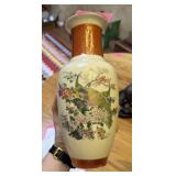 JAPANESE IMARI PORCELAIN VASE