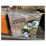 HAUNTED LIVING ANIMATED AIRBLOWN MONSTER ARCHWAY