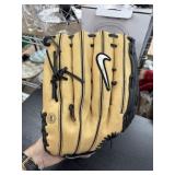 NIKE BASEBALL GLOVE RIGHT HAND LEFT THROW