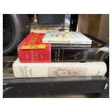 LOT OF BOOKS / ANTIQUES & GLASSWARE ETC