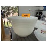 VINTAGE HAMILTON BEACH MILK GLASS MIXING BOWL
