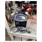 VINTAGE BLUE WILLOW CHINA 4PC LOT