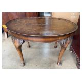 VINTAGE OVAL PIE CRUST COFFEE TABLE