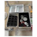 LOT OF MIXED VINTAGE KITCHEN / COOKIE CUTTERS+