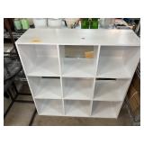 WHITE CUBICLE UNIT