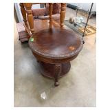ROUND LAMP / FOYER TABLE