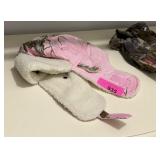 WOMENS CAMOUFLAGED CAP & GLOVES WOMENS CAMOUFLAGED CAP & GLOVES